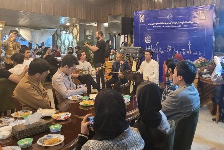 International students of Tarbiat Modares University attended the iftar banquet and visited the bird garden 
