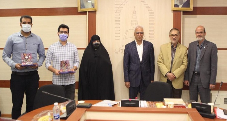 اهدای جایزه دکتر اسماعیل زاده خادم به دانش آموختگان برگزیده علمی و اخلاقی